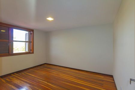 Casa à venda com 230m², 4 quartos e 2 vagas Casa à venda com 230m², 4 quartos e 2 vagasQuarto 2