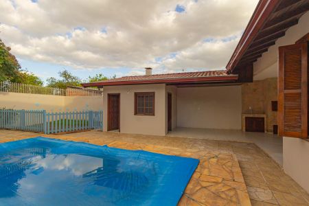 Casa à venda com 230m², 4 quartos e 2 vagas Casa à venda com 230m², 4 quartos e 2 vagasPiscina