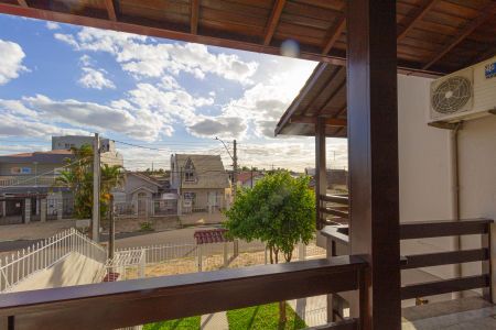 Casa à venda com 230m², 4 quartos e 2 vagas Casa à venda com 230m², 4 quartos e 2 vagasVaranda