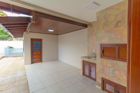 Casa à venda com 230m², 4 quartos e 2 vagas Casa à venda com 230m², 4 quartos e 2 vagasVaranda gourmet