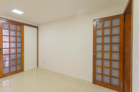 Casa à venda com 230m², 4 quartos e 2 vagas Casa à venda com 230m², 4 quartos e 2 vagasCozinha