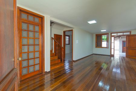 Casa à venda com 230m², 4 quartos e 2 vagas Casa à venda com 230m², 4 quartos e 2 vagasSala