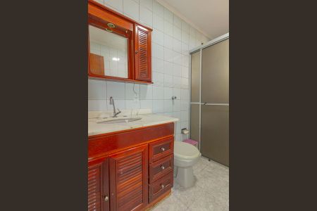 Casa à venda com 230m², 4 quartos e 2 vagas Casa à venda com 230m², 4 quartos e 2 vagasBanheiro