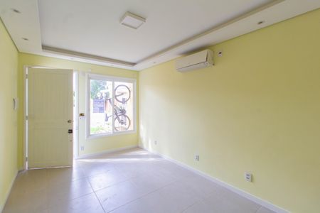 Casa de condomínio à venda com 60m², 2 quartos e 2 vagasSala