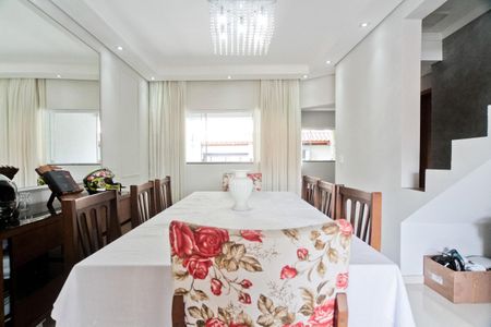 Casa à venda com 327m², 5 quartos e 6 vagas Casa à venda com 327m², 5 quartos e 6 vagasSala de Jantar