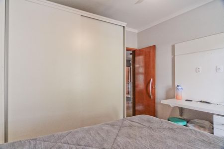 Casa à venda com 327m², 5 quartos e 6 vagas Casa à venda com 327m², 5 quartos e 6 vagasQuarto 1