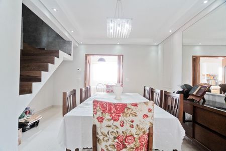 Casa à venda com 327m², 5 quartos e 6 vagas Casa à venda com 327m², 5 quartos e 6 vagasSala de Jantar