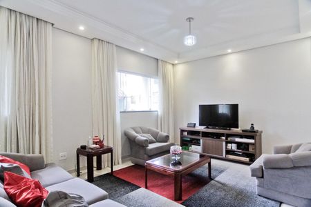 Casa à venda com 327m², 5 quartos e 6 vagas Casa à venda com 327m², 5 quartos e 6 vagasSala