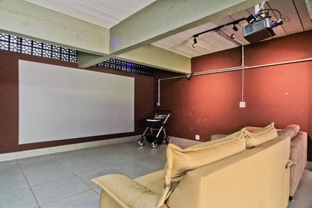 Casa à venda com 327m², 5 quartos e 6 vagas Casa à venda com 327m², 5 quartos e 6 vagasÁrea externa