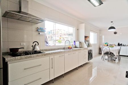 Casa à venda com 327m², 5 quartos e 6 vagas Casa à venda com 327m², 5 quartos e 6 vagasCozinha