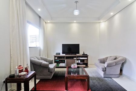 Casa à venda com 327m², 5 quartos e 6 vagas Casa à venda com 327m², 5 quartos e 6 vagasSala