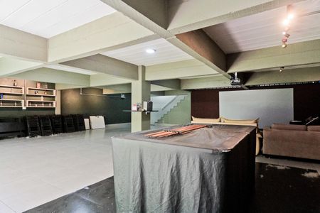 Casa à venda com 327m², 5 quartos e 6 vagas Casa à venda com 327m², 5 quartos e 6 vagasÁrea externa