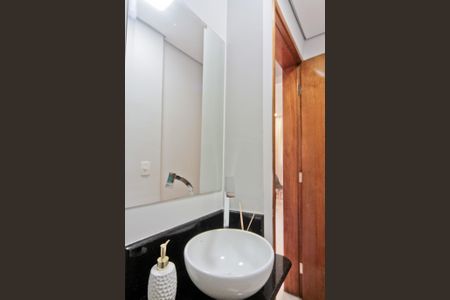 Casa à venda com 327m², 5 quartos e 6 vagas Casa à venda com 327m², 5 quartos e 6 vagasLavabo