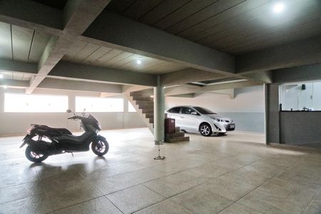 Casa à venda com 327m², 5 quartos e 6 vagas Casa à venda com 327m², 5 quartos e 6 vagasGaragem