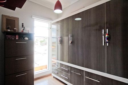 Casa à venda com 327m², 5 quartos e 6 vagas Casa à venda com 327m², 5 quartos e 6 vagasCloset da Suíte 1