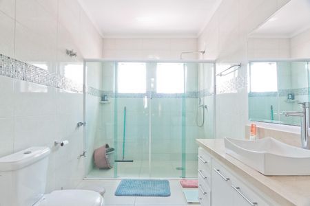 Casa à venda com 327m², 5 quartos e 6 vagas Casa à venda com 327m², 5 quartos e 6 vagasBanheiro da Suíte 2