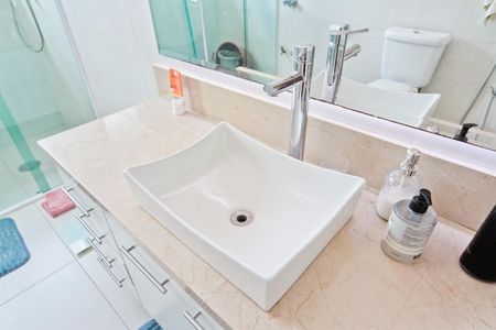 Casa à venda com 327m², 5 quartos e 6 vagas Casa à venda com 327m², 5 quartos e 6 vagasBanheiro da Suíte 2