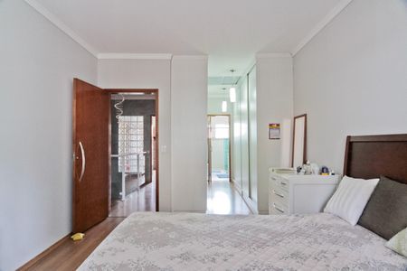 Casa à venda com 327m², 5 quartos e 6 vagas Casa à venda com 327m², 5 quartos e 6 vagasSuíte 2