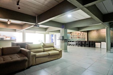 Casa à venda com 327m², 5 quartos e 6 vagas Casa à venda com 327m², 5 quartos e 6 vagasÁrea externa