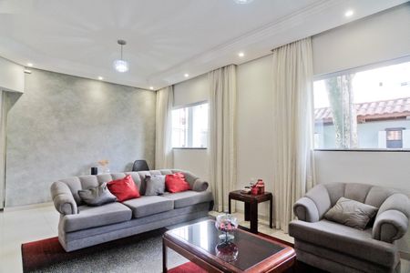 Casa à venda com 327m², 5 quartos e 6 vagas Casa à venda com 327m², 5 quartos e 6 vagasSala