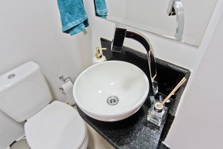 Casa à venda com 327m², 5 quartos e 6 vagas Casa à venda com 327m², 5 quartos e 6 vagasLavabo