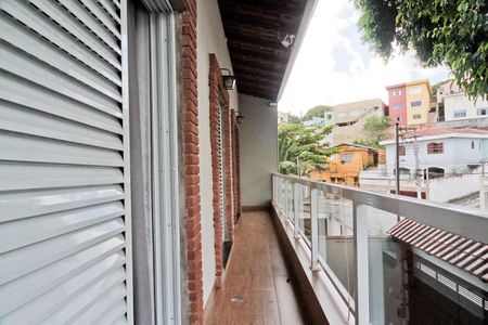 Casa à venda com 327m², 5 quartos e 6 vagas Casa à venda com 327m², 5 quartos e 6 vagasVaranda