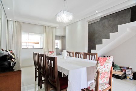 Casa à venda com 327m², 5 quartos e 6 vagas Casa à venda com 327m², 5 quartos e 6 vagasSala de Jantar