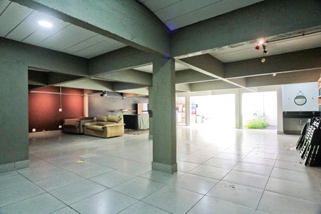 Casa à venda com 327m², 5 quartos e 6 vagas Casa à venda com 327m², 5 quartos e 6 vagasÁrea externa