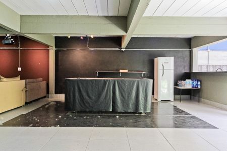 Casa à venda com 327m², 5 quartos e 6 vagas Casa à venda com 327m², 5 quartos e 6 vagasÁrea externa