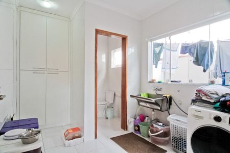 Casa à venda com 327m², 5 quartos e 6 vagas Casa à venda com 327m², 5 quartos e 6 vagasÁrea de Serviço