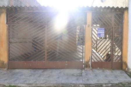 Casa à venda com 150m², 1 quarto e 2 vagasFachada do imóvel - Placa instalada no portão do imóvel