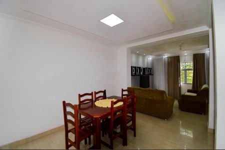 Casa à venda com 160m², 2 quartos e 6 vagasSala