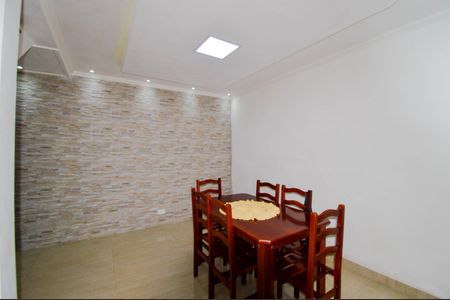 Casa à venda com 160m², 2 quartos e 6 vagasSala