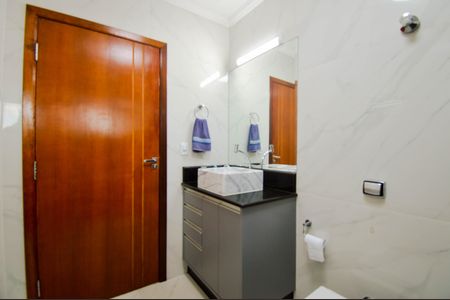 Casa à venda com 160m², 2 quartos e 6 vagasBanheiro Social 2