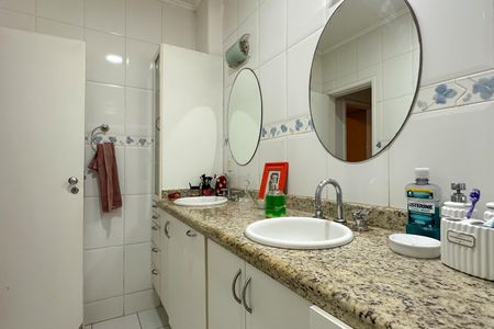 Apartamento à venda com 108m², 3 quartos e sem vagaBanheiro da Suíte 02