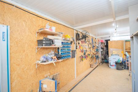 Casa à venda com 256m², 3 quartos e 4 vagasOficina