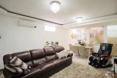 Casa à venda com 256m², 3 quartos e 4 vagasSala