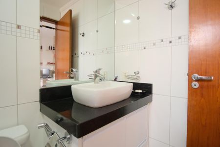 Casa à venda com 256m², 3 quartos e 4 vagasBanheiro da Suíte 1