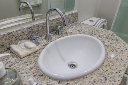 Apartamento à venda com 83m², 3 quartos e 2 vagasBanheiro da Suíte