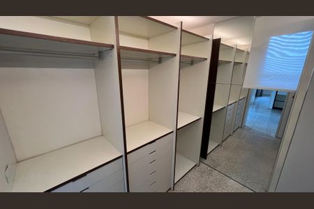 Apartamento à venda com 130m², 1 quarto e 1 vagaCloset da suíte