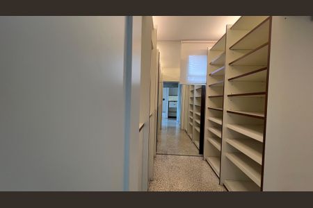 Apartamento à venda com 130m², 1 quarto e 1 vagaCloset da suíte
