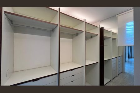 Apartamento à venda com 130m², 1 quarto e 1 vagaCloset da suíte