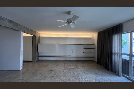 Apartamento à venda com 130m², 1 quarto e 1 vagaSala 