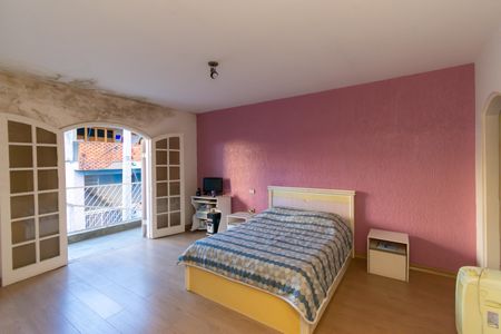 Casa à venda com 220m², 4 quartos e 4 vagas Casa à venda com 220m², 4 quartos e 4 vagasSuíte