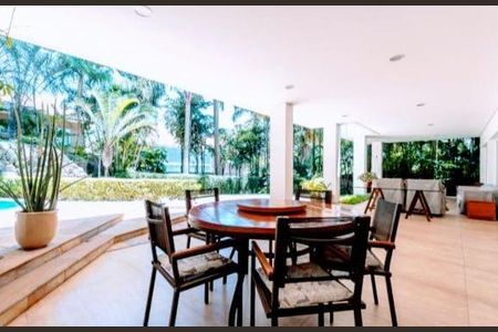 Casa de condomínio à venda com 1032m², 4 quartos e 5 vagas