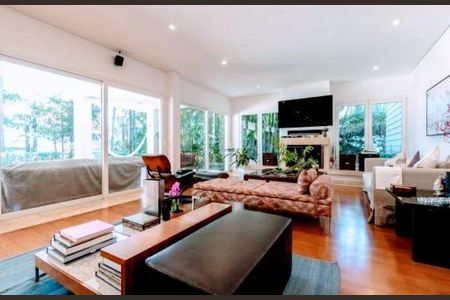 Casa de condomínio à venda com 1032m², 4 quartos e 5 vagas