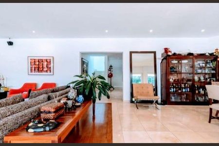 Casa de condomínio à venda com 1032m², 4 quartos e 5 vagas