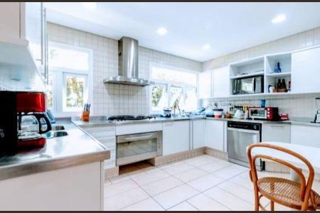 Casa de condomínio à venda com 1032m², 4 quartos e 5 vagas