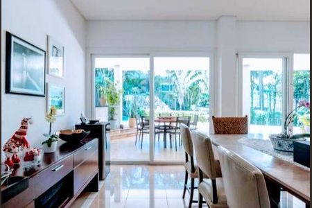 Casa de condomínio à venda com 1032m², 4 quartos e 5 vagas