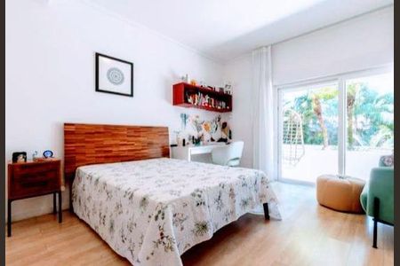 Casa de condomínio à venda com 1032m², 4 quartos e 5 vagas